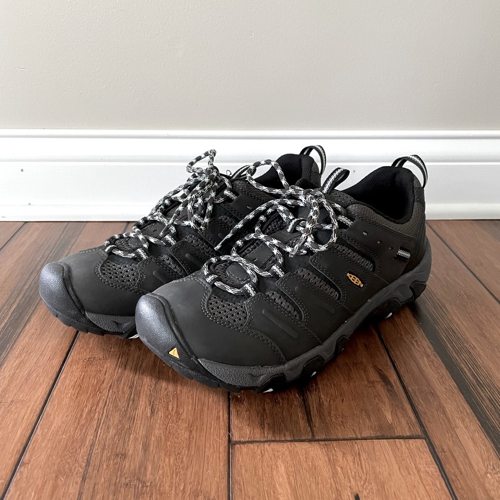 Like NEW Worn Once Keen Koven Waterproof Hiking Shoes Size 10